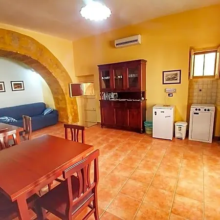 Anita 4*
